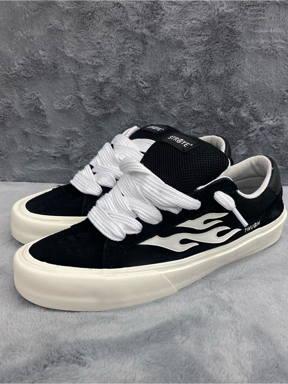 Straye Puff Logan Shoes Low Top Flame Black & White Size 13 Mens Skate Sneakers